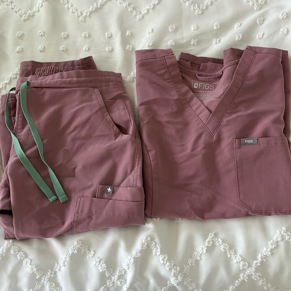 FIGS Mineral Mauve size S one pocket fitted Catarina top, XS yola pant set!